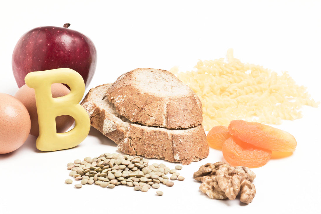 sympolisch abgebildete Nahrungsmittel mit natürlichem Vitamin-B Inhalt.